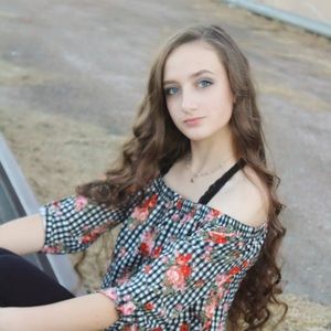 Meet your Posher, Caitlin